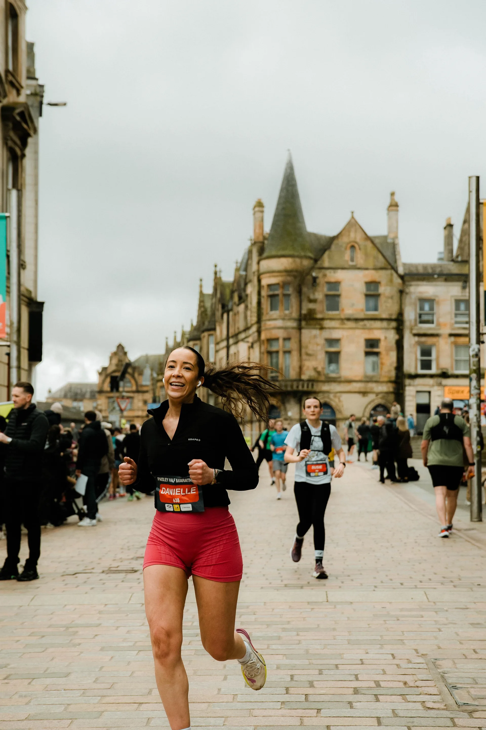 A runner making her way through Paisley